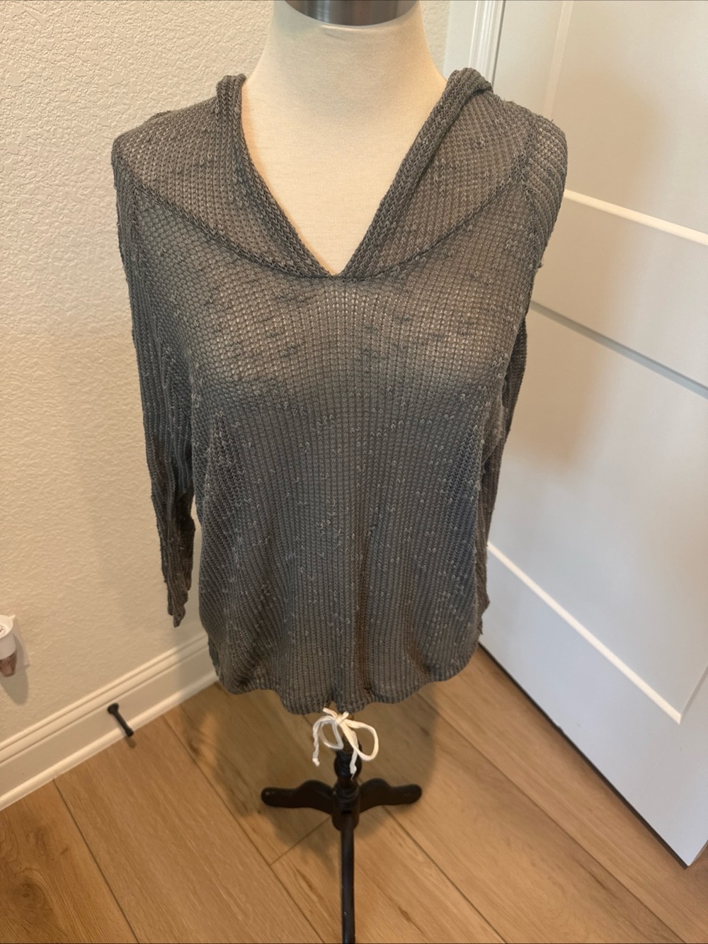 SJS Sage Green Sheer Knit Top | Large | Lightweight | Tie-Bottom